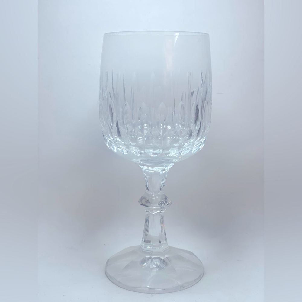 Schott-Zwiesel FLEMENCO Heavy Cut Crystal Wine Glass 6 1/8" - Light Marks